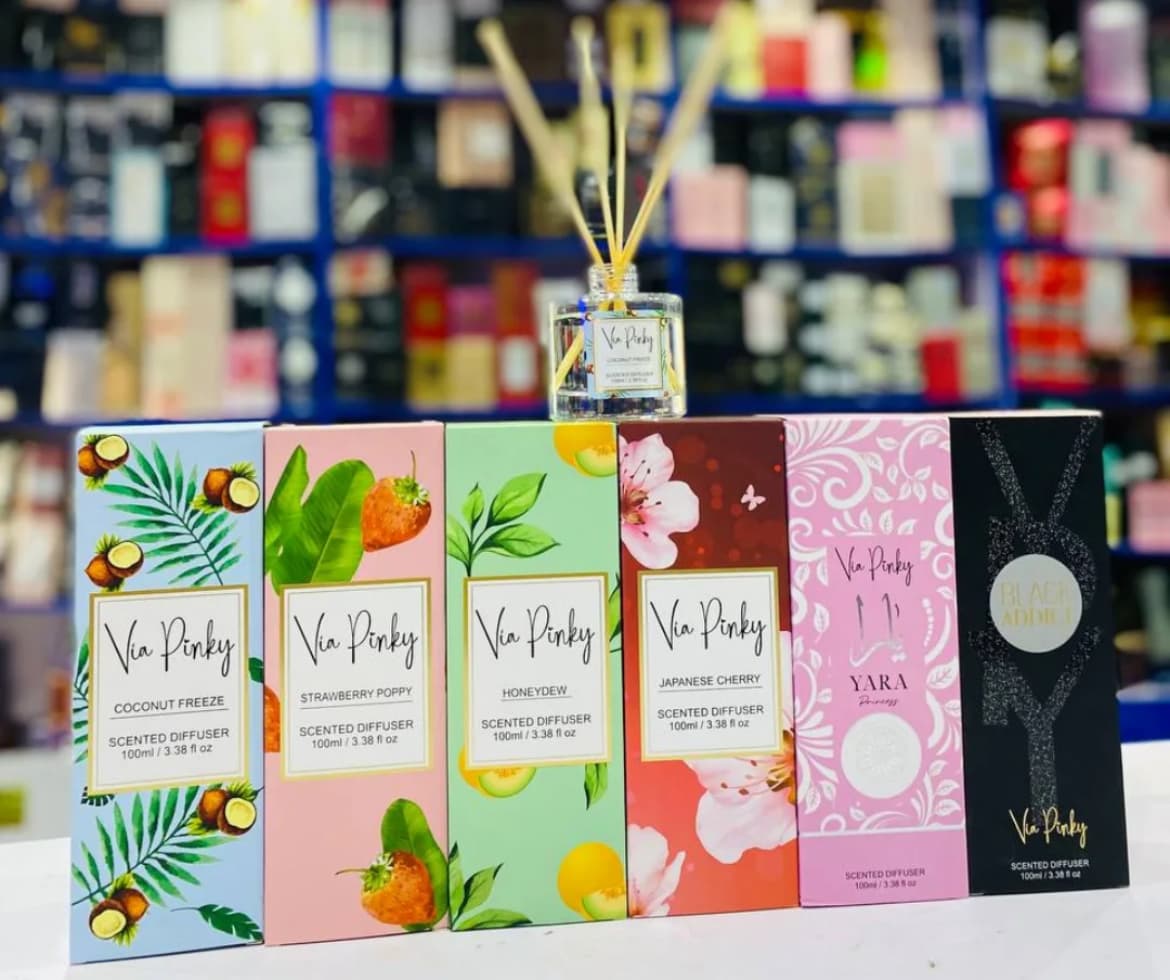Via pinky reed diffusers